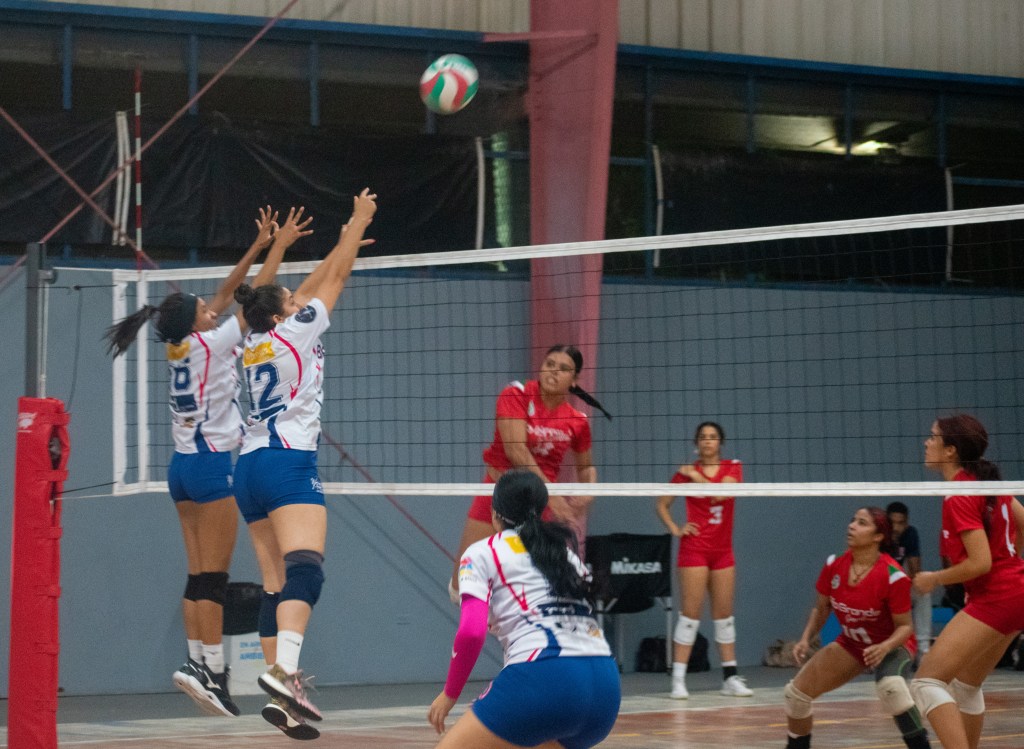 Bayamon Elite versus Las Guerrilleras de Río Grande